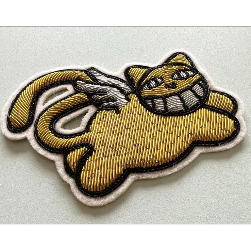 M.CHAT (Thoma Vuille) - Broderie originale réalisée à la main "Chat volant" 7x10cm - 2023